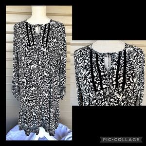 🔴 Old Navy Dress w/Black Velvet Detailing